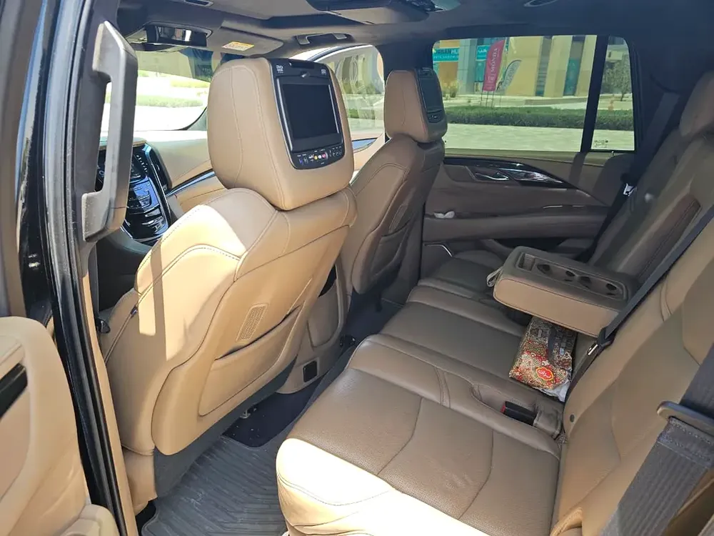 2018 Cadillac Escalade Platinum | GCC Specs | Perfect Condition - Image 12
