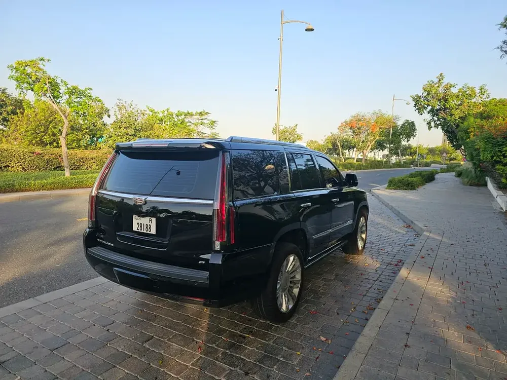 2018 Cadillac Escalade Platinum | GCC Specs | Perfect Condition - Image 4