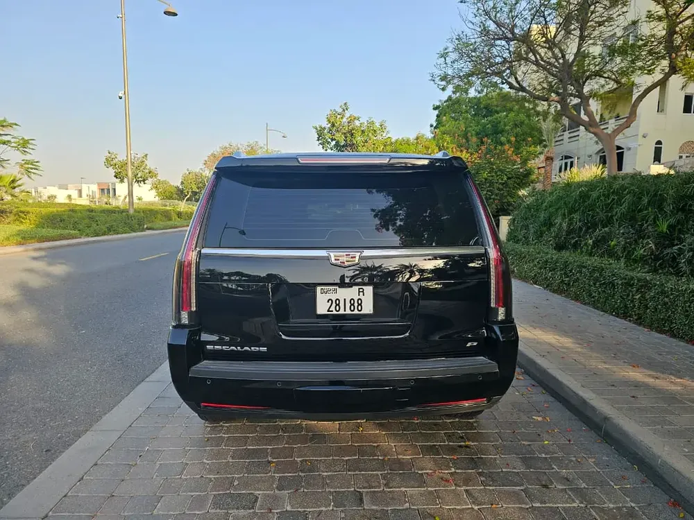 2018 Cadillac Escalade Platinum | GCC Specs | Perfect Condition - Image 5