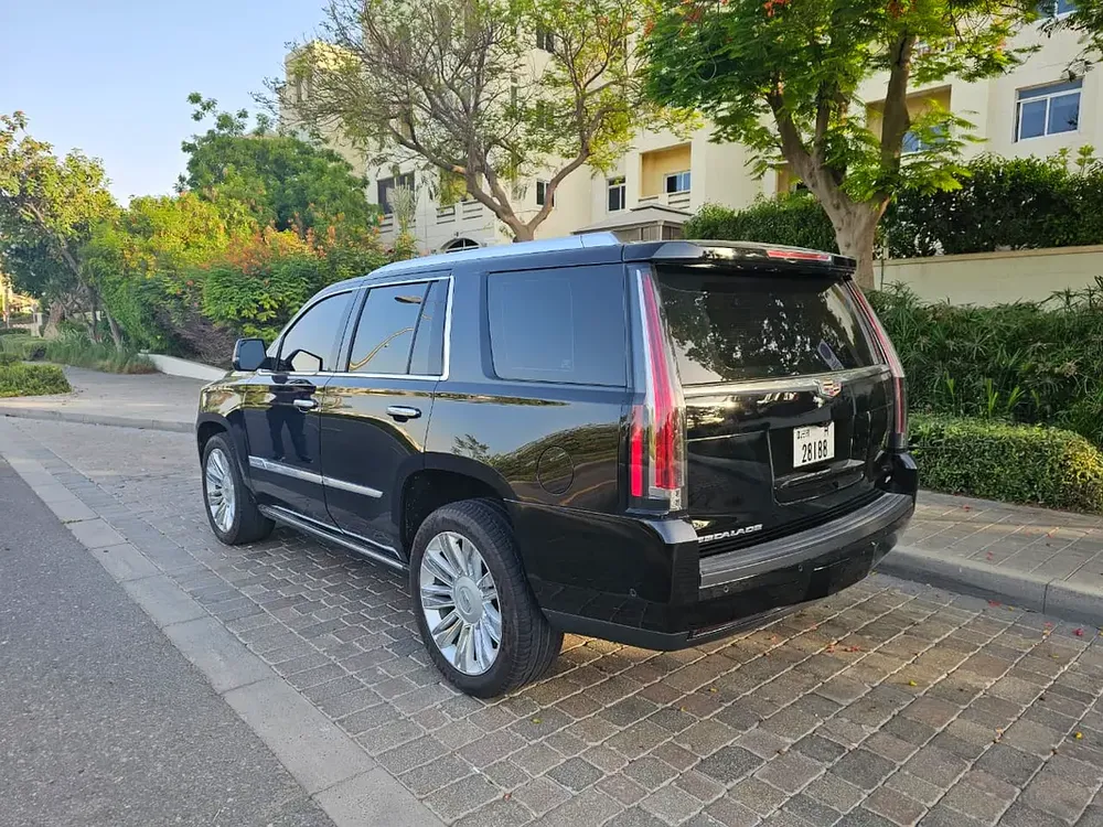 2018 Cadillac Escalade Platinum | GCC Specs | Perfect Condition - Image 6
