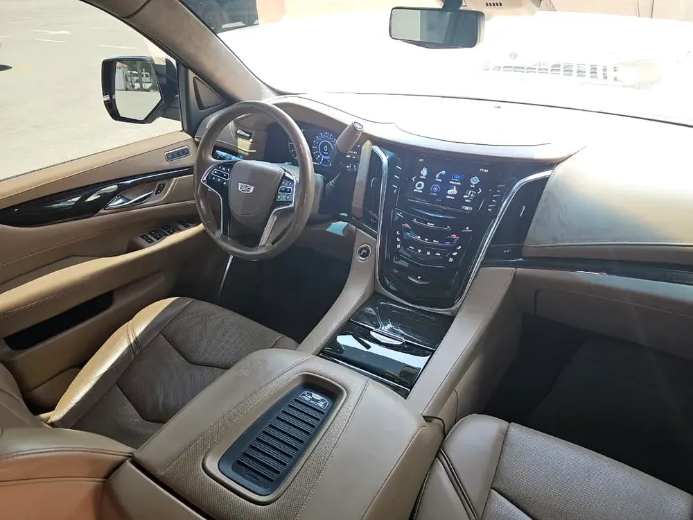 2018 Cadillac Escalade Platinum | GCC Specs | Perfect Condition - Image 9