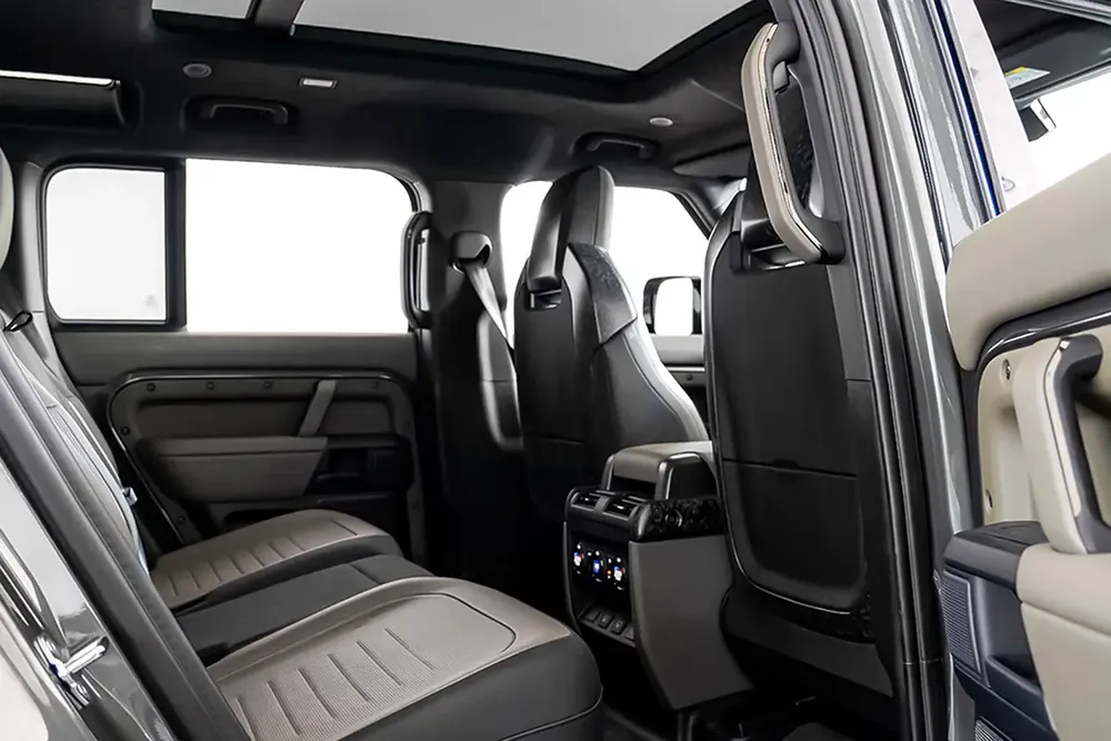16,757 AED / 60 months | DP | 2025 Land Rover Defender 110 OCTA Edition One P635 V8 / European Spec - Image 14