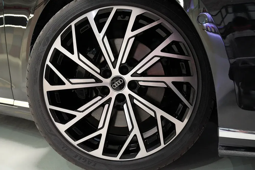 Audi A8L 55 TFSI Quattro - 2023 - Image 13