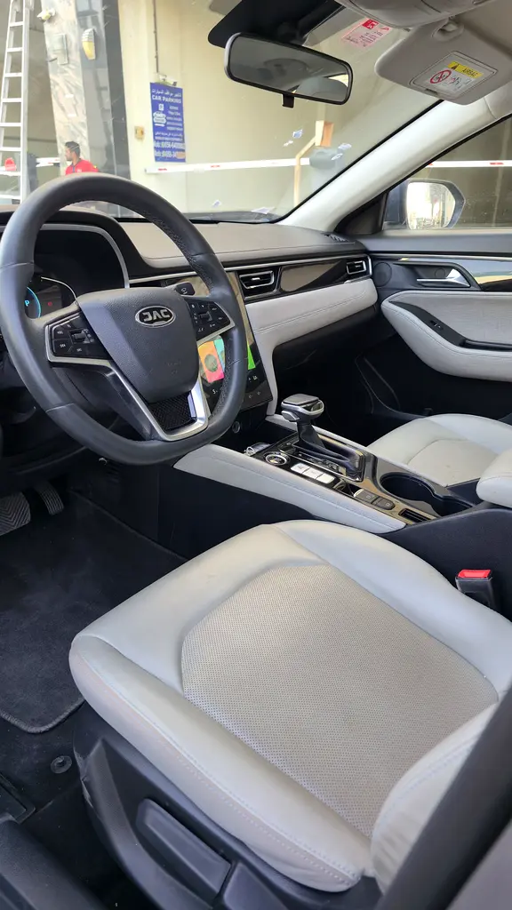 JAC J7 Luxury 2023 GCC Specs - Image 7