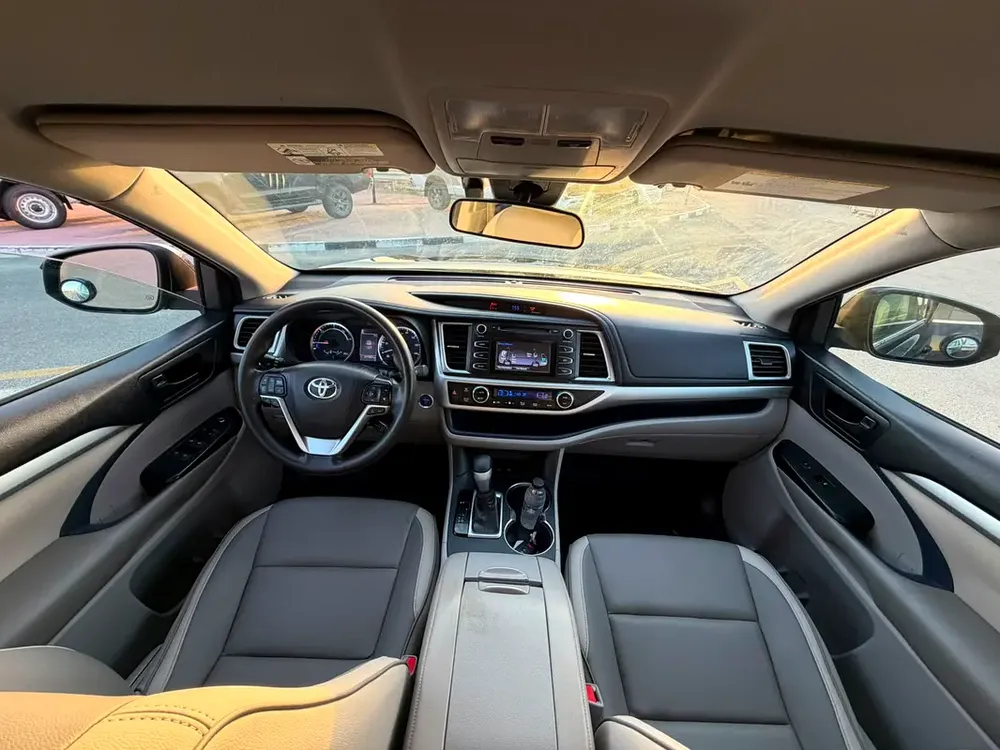 2017 Toyota Highlander Hybrid  -3.5L V6-AWD 4x4 - Leather seat-Rear Camera - - Image 10