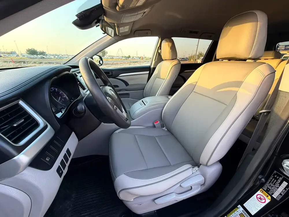 2017 Toyota Highlander Hybrid  -3.5L V6-AWD 4x4 - Leather seat-Rear Camera - - Image 13