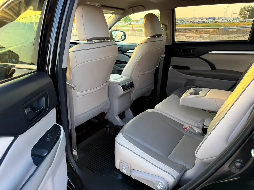 2017 Toyota Highlander Hybrid  -3.5L V6-AWD 4x4 - Leather seat-Rear Camera - - Image 15