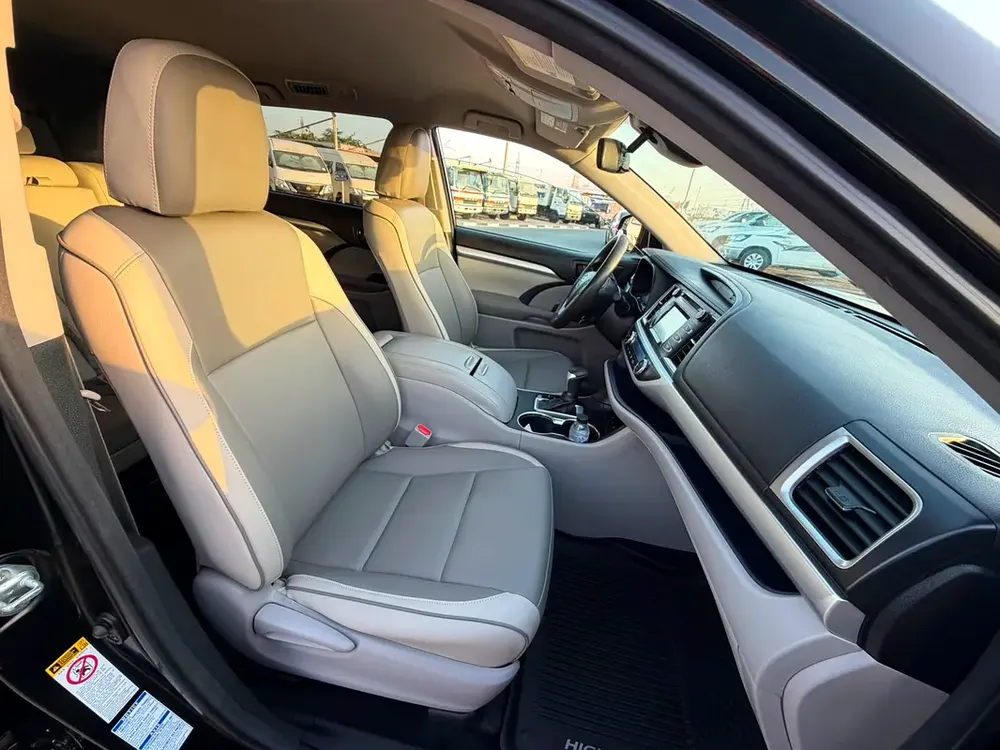 2017 Toyota Highlander Hybrid  -3.5L V6-AWD 4x4 - Leather seat-Rear Camera - - Image 16
