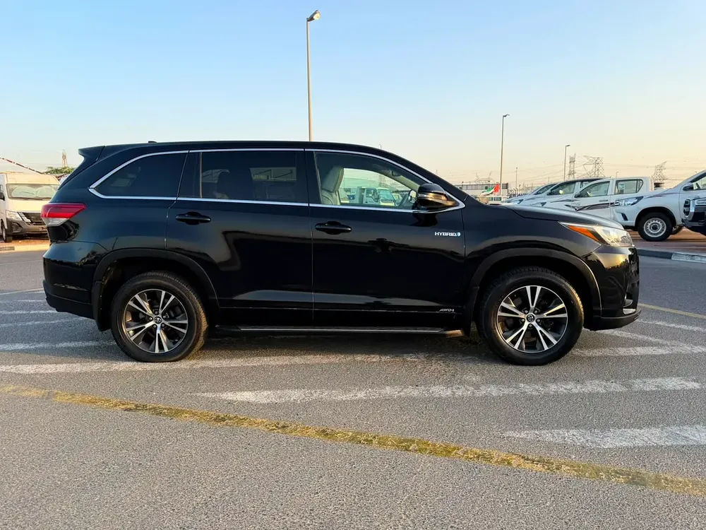 2017 Toyota Highlander Hybrid  -3.5L V6-AWD 4x4 - Leather seat-Rear Camera - - Image 5