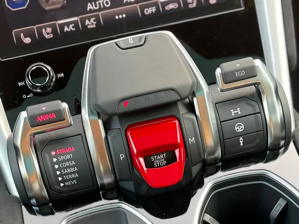 LAMBURGHINI  / URUS S / 2024 / PANORAMIC / SOUND SYSTEM / LOW KM 3500 KM / 360 CAMERA - Image 10