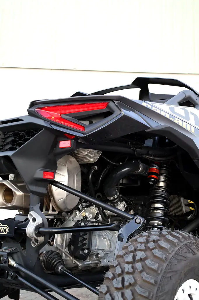 **2026** CAN AM MAVERICK R - XRX MAX + FOX SMART SHOCKS + REAR CAMERA + ROTAX POWER + CARBON PACKAGE - Image 12