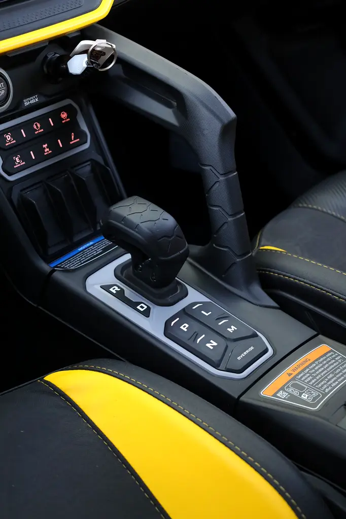 **2026** CAN AM MAVERICK R - XRX MAX + FOX SMART SHOCKS + REAR CAMERA + ROTAX POWER + CARBON PACKAGE - Image 16