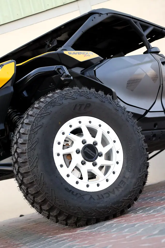 **2026** CAN AM MAVERICK R - XRX MAX + FOX SMART SHOCKS + REAR CAMERA + ROTAX POWER + CARBON PACKAGE - Image 5