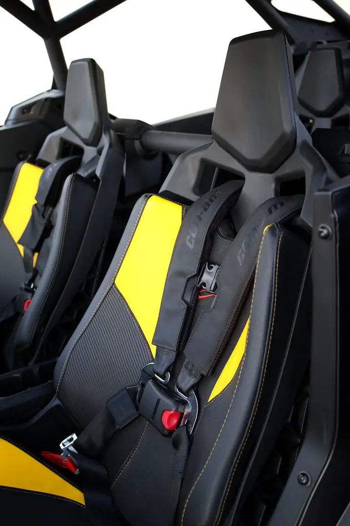 **2026** CAN AM MAVERICK R - XRX MAX + FOX SMART SHOCKS + REAR CAMERA + ROTAX POWER + CARBON PACKAGE - Image 8