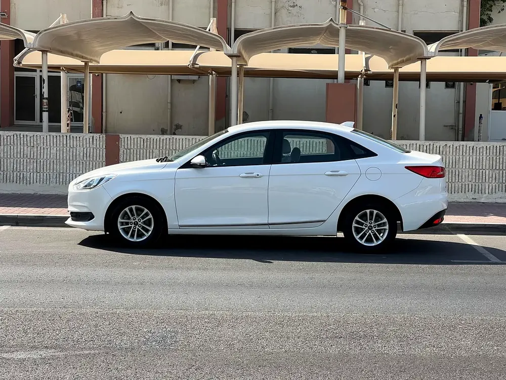 Ford Escort Ambiente GCC not negotiable السعر نهائي - Image 4