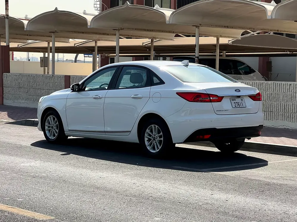 Ford Escort Ambiente GCC not negotiable السعر نهائي - Image 5