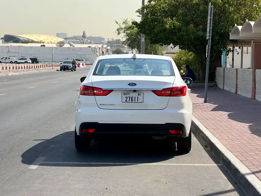 Ford Escort Ambiente GCC not negotiable السعر نهائي - Image 7