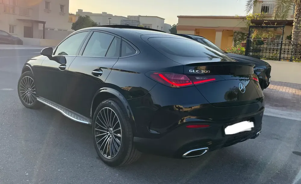 Stunning! Mercedes GLC 300 AMG 2024 GCC Premium Warranty + Free Service Package Excellent Condition! - Image 5