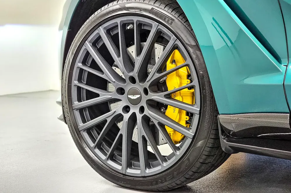 Aston Martin DBX 707 - GCC Specs - Lease to Own Available - Image 5