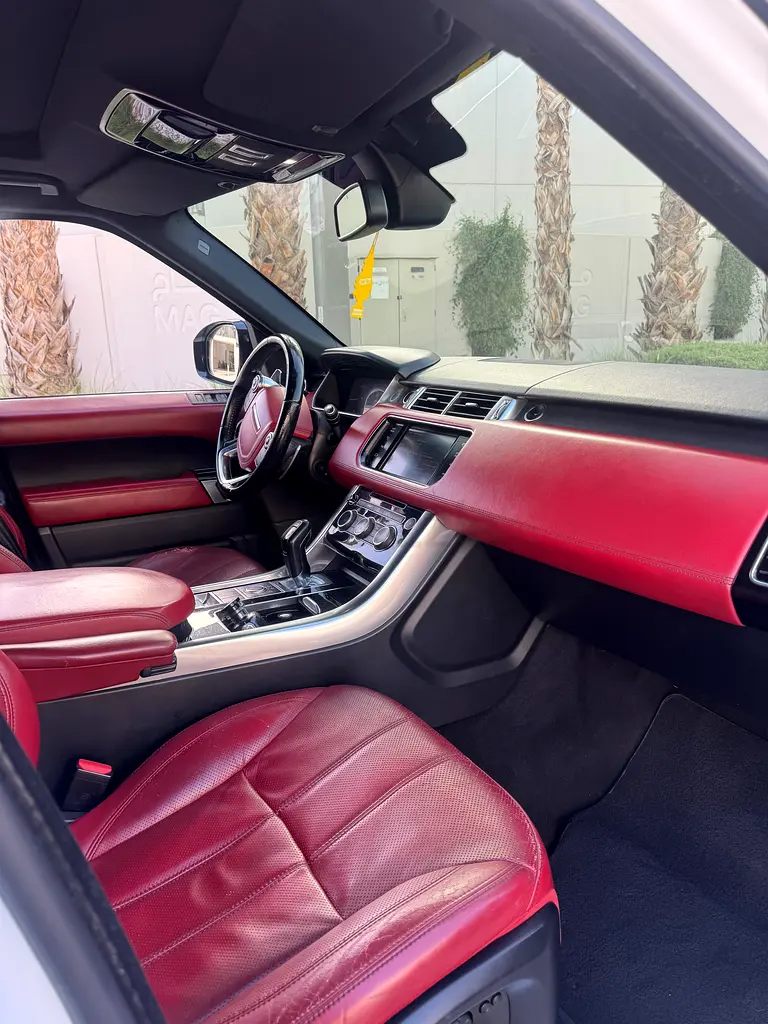 2014 Land Rover Range Rover Supercharged - GCC Specs - Image 4