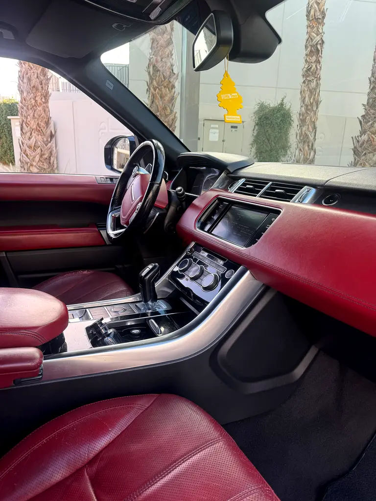 2014 Land Rover Range Rover Supercharged - GCC Specs - Image 5