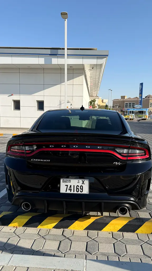 Dodge Charger R/T 2018 | 5.7L V8 HEMI | Well Maintained - Image 6