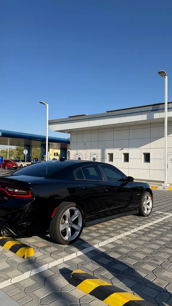 Dodge Charger R/T 2018 | 5.7L V8 HEMI | Well Maintained - Image 7