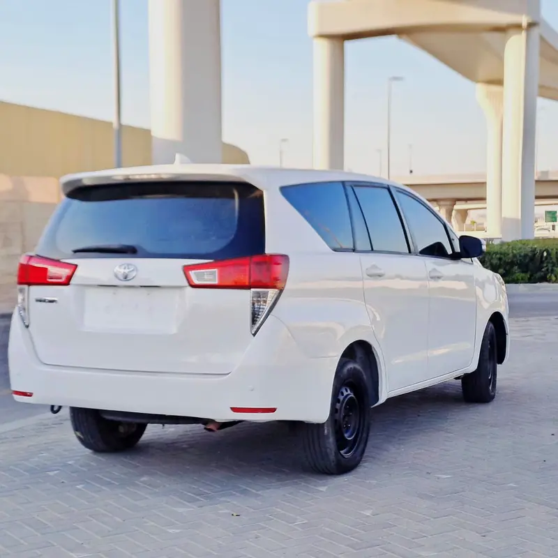 Toyota Innova // Gcc space // Mid option // Model 2017 - Image 10