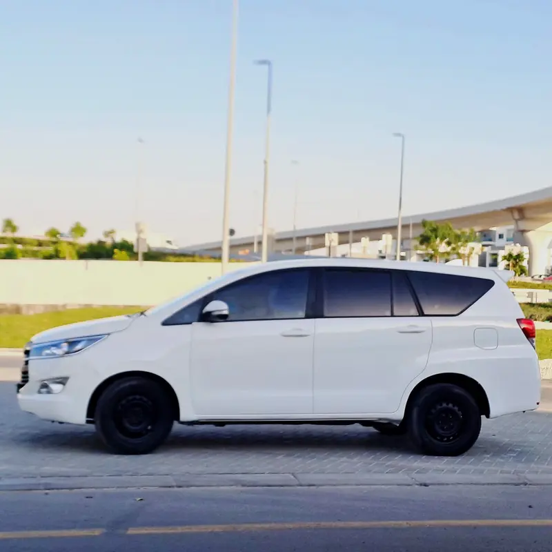 Toyota Innova // Gcc space // Mid option // Model 2017 - Image 11
