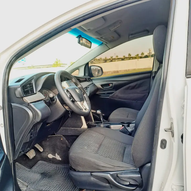 Toyota Innova // Gcc space // Mid option // Model 2017 - Image 4