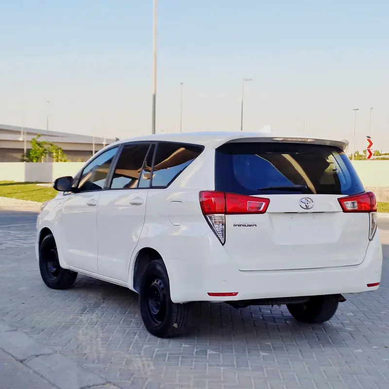 Toyota Innova // Gcc space // Mid option // Model 2017 - Image 6