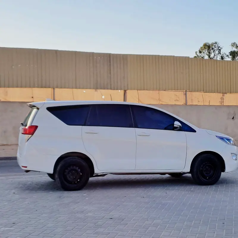 Toyota Innova // Gcc space // Mid option // Model 2017 - Image 7