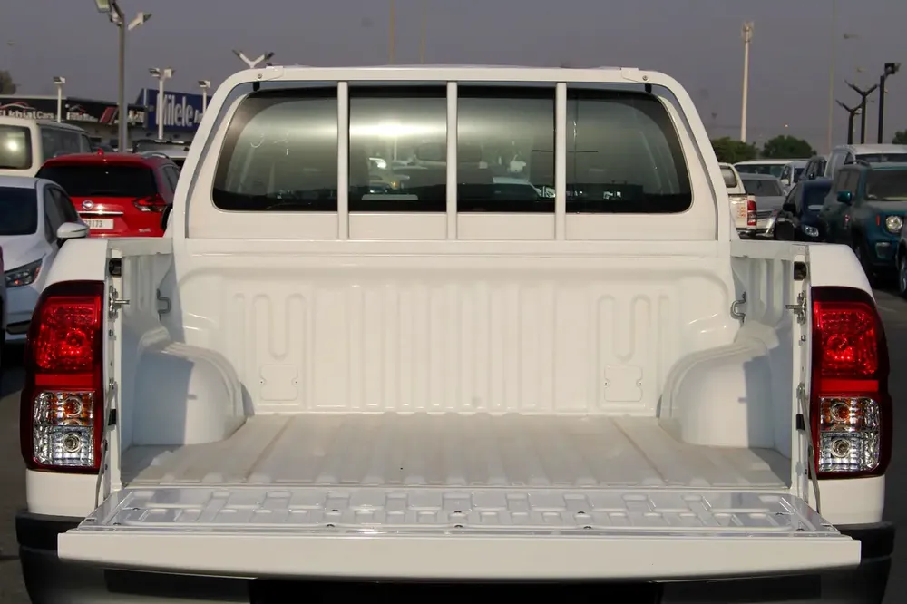 LHD - TOYOTA HILUX 2.7L PETROL DOUBLE CAB 4X4 COMFORT  AUTO - EXPORT ONLY TO NIGERIA - Image 5
