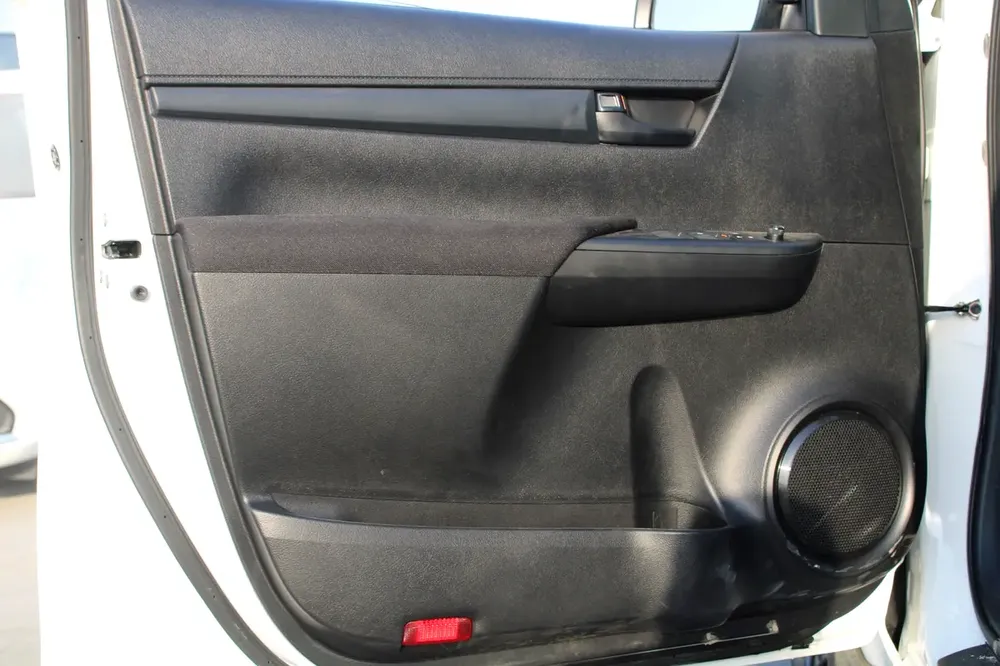 LHD - TOYOTA HILUX 2.7L PETROL DOUBLE CAB 4X4 COMFORT  AUTO - EXPORT ONLY TO NIGERIA - Image 6