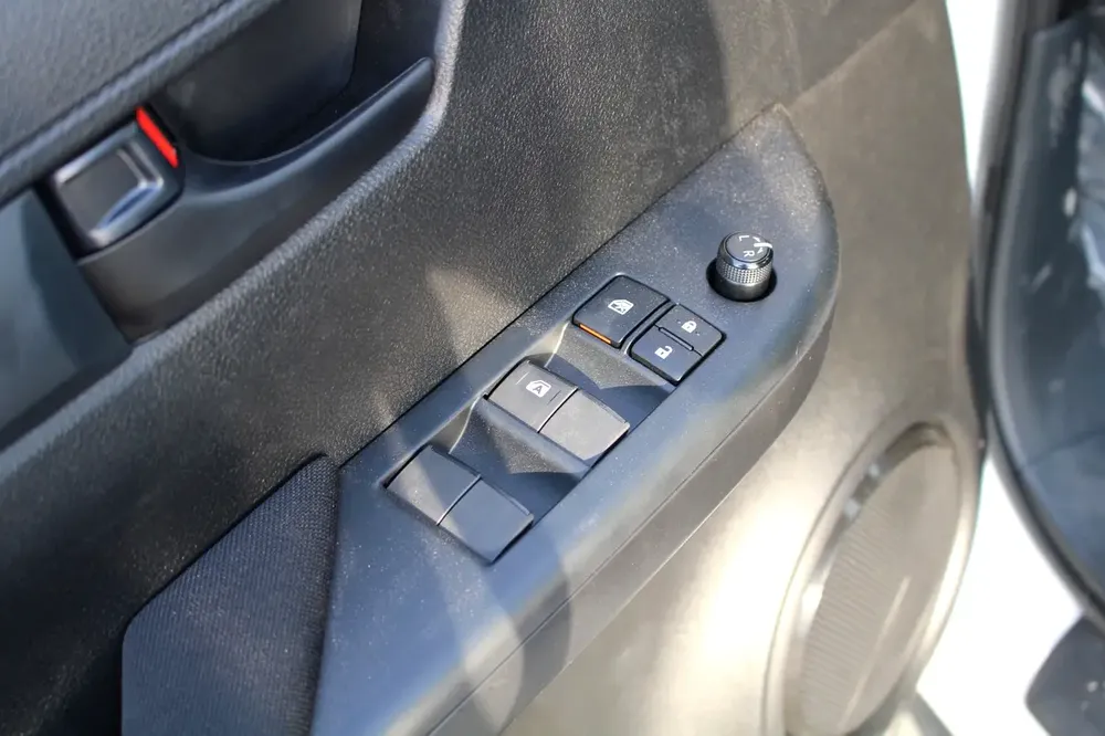 LHD - TOYOTA HILUX 2.7L PETROL DOUBLE CAB 4X4 COMFORT  AUTO - EXPORT ONLY TO NIGERIA - Image 7