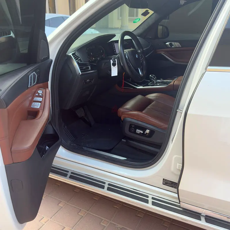 BMW X7 2019 GCC free of Accidents - Image 9