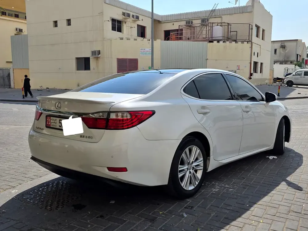 Lexus es350 GCC 2014. Very Clean family Used car - Image 4
