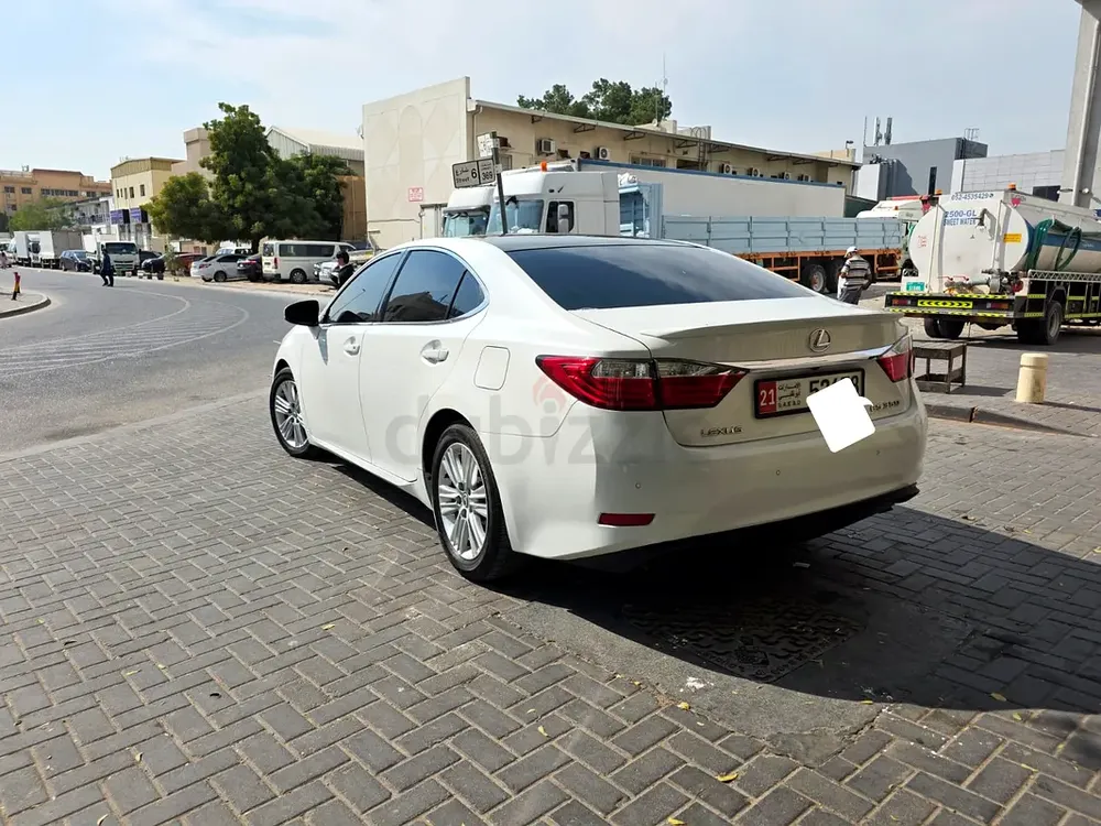 Lexus es350 GCC 2014. Very Clean family Used car - Image 5