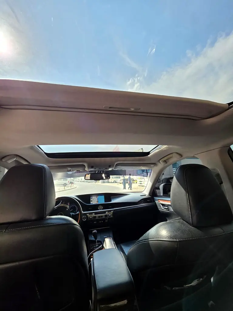 Lexus es350 GCC 2014. Very Clean family Used car - Image 6