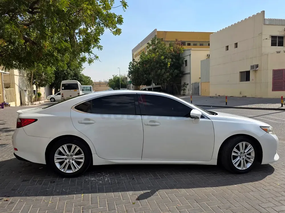 Lexus es350 GCC 2014. Very Clean family Used car - Image 7