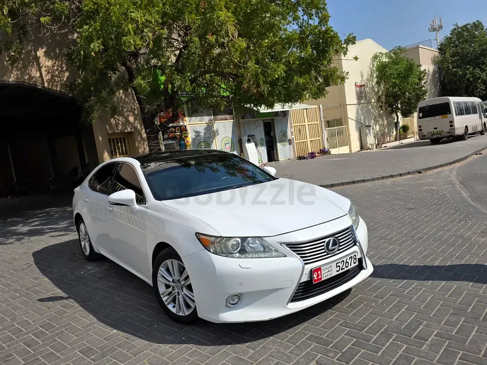 Lexus es350 GCC 2014. Very Clean family Used car - Image 9