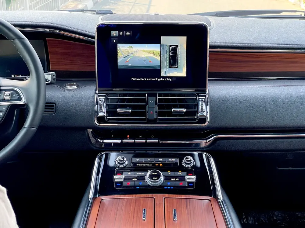 UNLIMITED MILEAGE WARRANTY / MASSAGE SEATS + LEATHER INTERIOR + SUNROOF + FULL DRIVER ASSISTANCE - Image 10