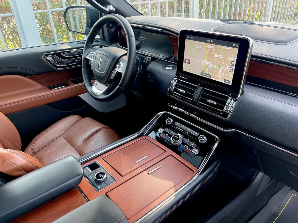 UNLIMITED MILEAGE WARRANTY / MASSAGE SEATS + LEATHER INTERIOR + SUNROOF + FULL DRIVER ASSISTANCE - Image 11