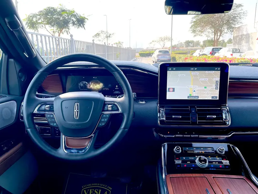 UNLIMITED MILEAGE WARRANTY / MASSAGE SEATS + LEATHER INTERIOR + SUNROOF + FULL DRIVER ASSISTANCE - Image 13