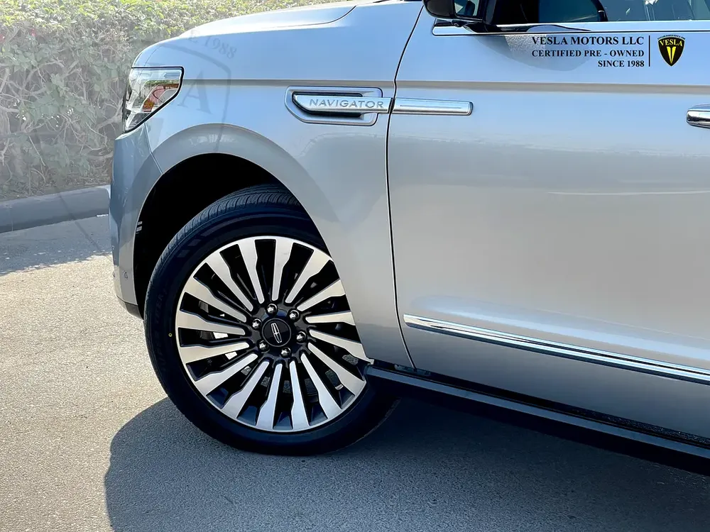 UNLIMITED MILEAGE WARRANTY / MASSAGE SEATS + LEATHER INTERIOR + SUNROOF + FULL DRIVER ASSISTANCE - Image 6