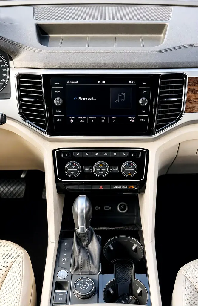 2018 Volkswagen Teramont Highline | GCC Specs | Low Mileage - Image 15