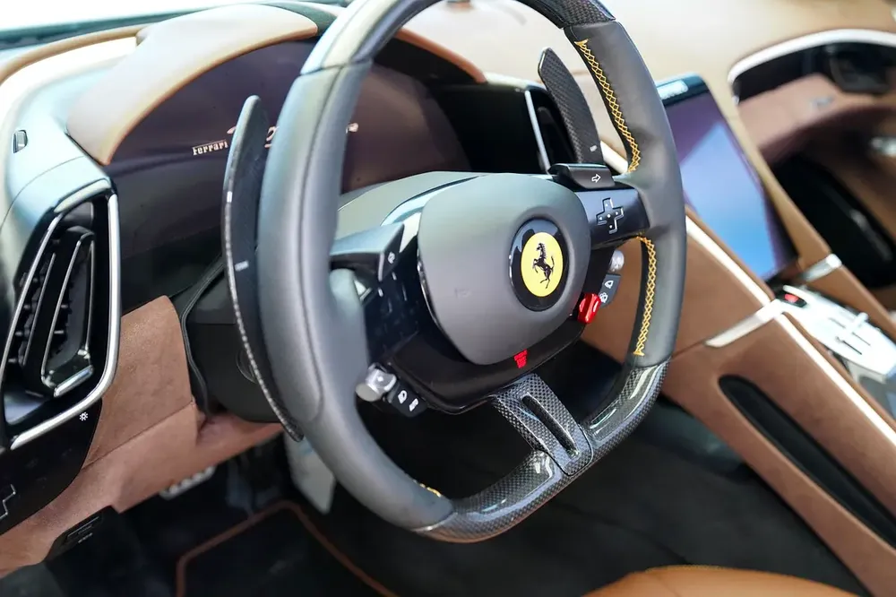 SERVICE TIL 2031 | CARBON INTERIOR | CARBON EXTERIOR | ROMA SPIDER - Image 11