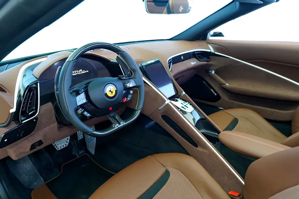 SERVICE TIL 2031 | CARBON INTERIOR | CARBON EXTERIOR | ROMA SPIDER - Image 6