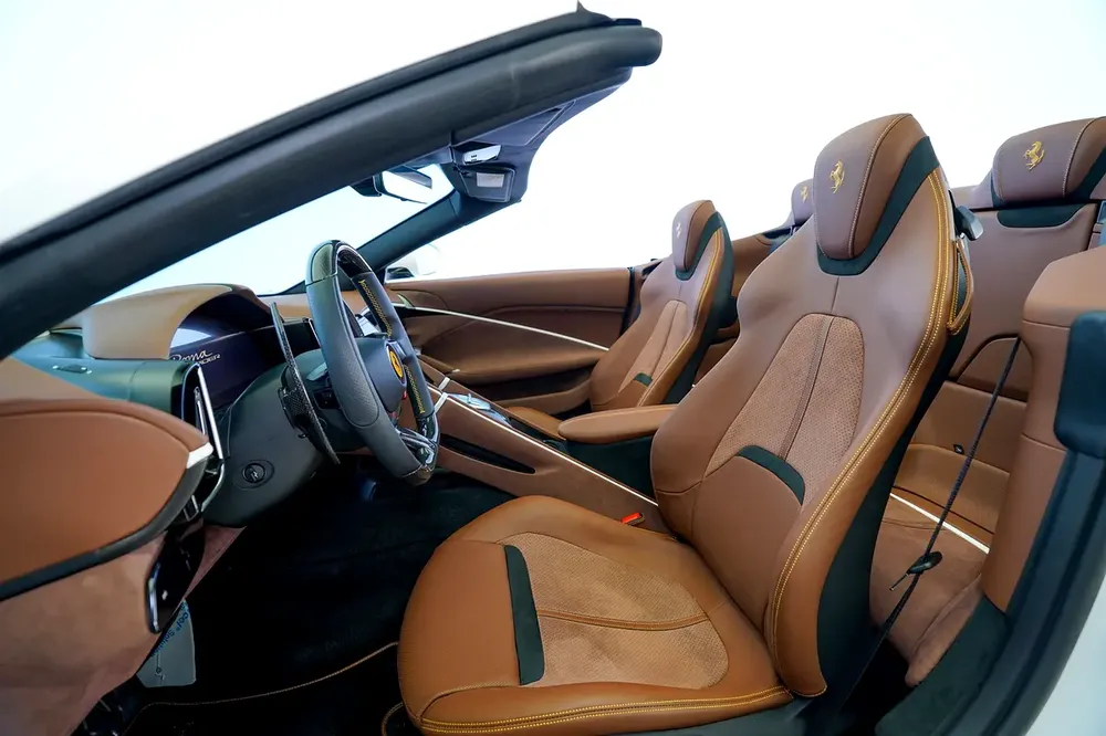 SERVICE TIL 2031 | CARBON INTERIOR | CARBON EXTERIOR | ROMA SPIDER - Image 7
