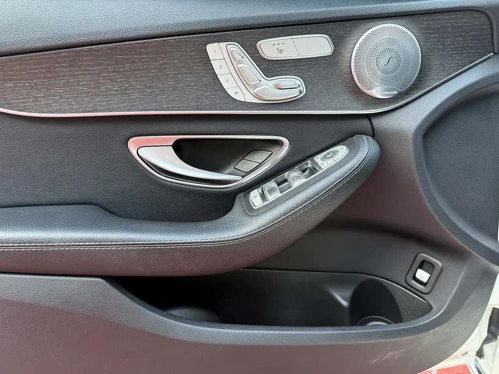 Mercedes-Benz C300 2019 - American Specs - Excellent Condition - Image 5